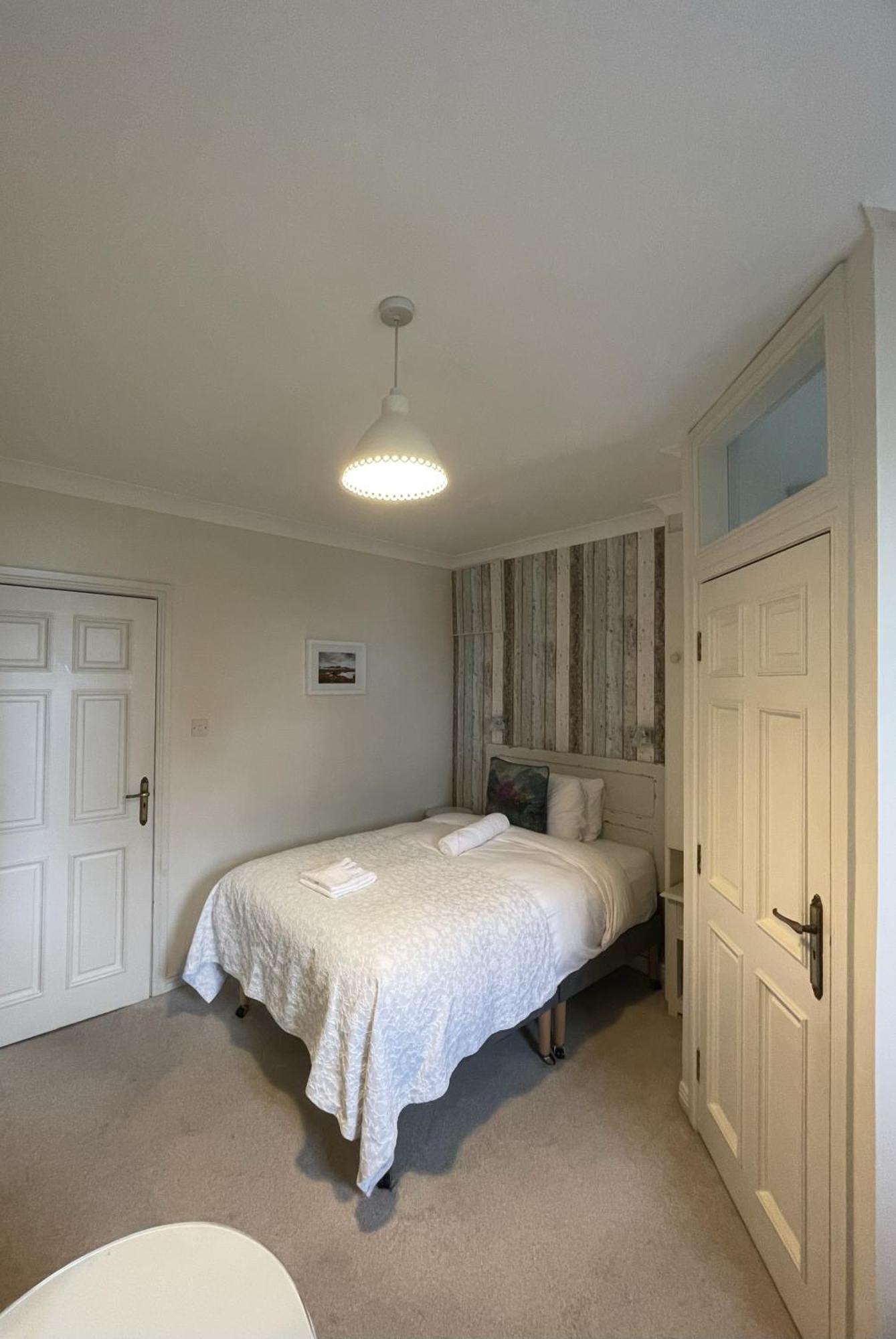 Ardawn House Bed & Breakfast Galway Exterior photo A bedroom at the station