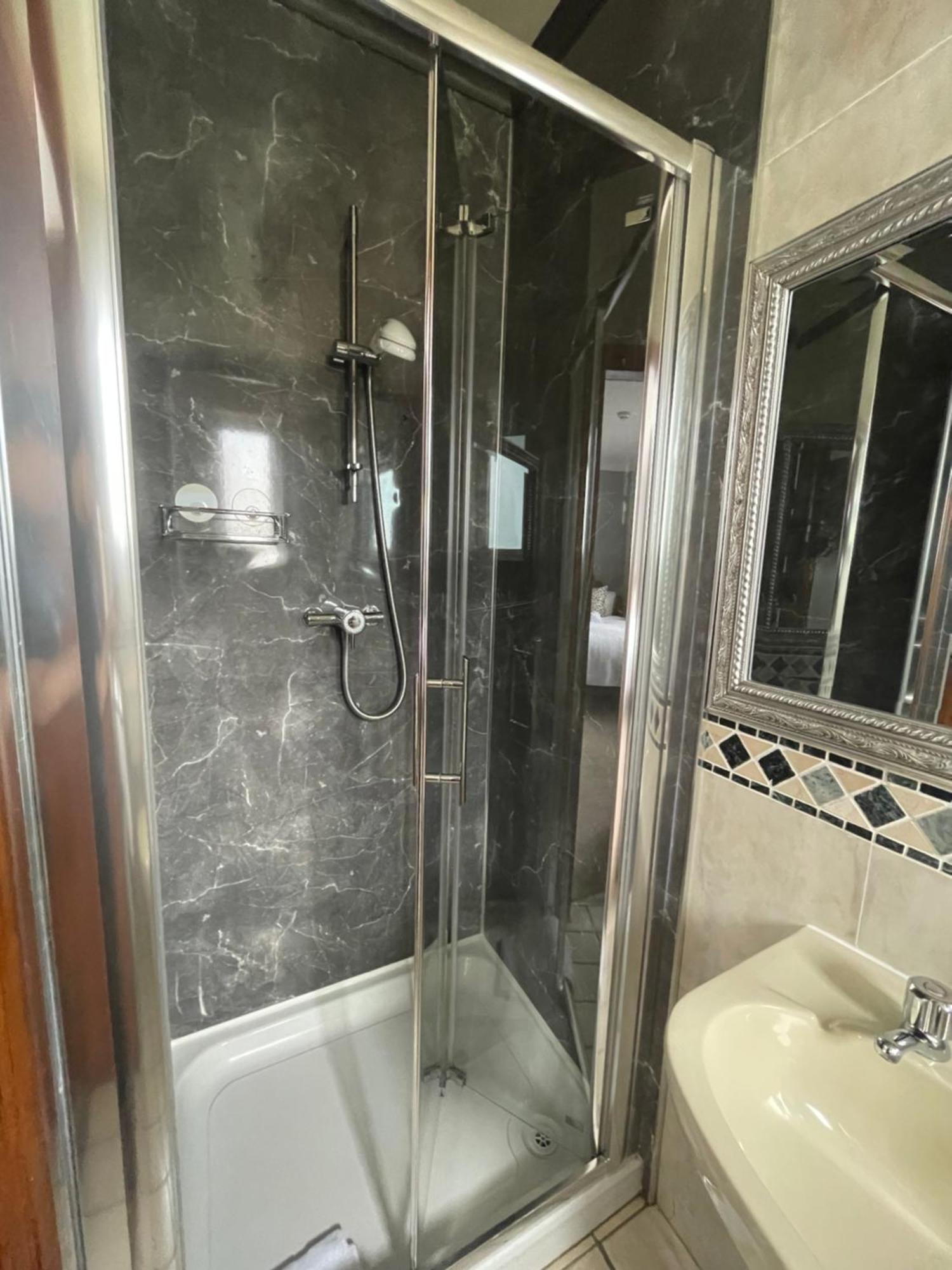Ardawn House Bed & Breakfast Galway Exterior photo A shower cubicle